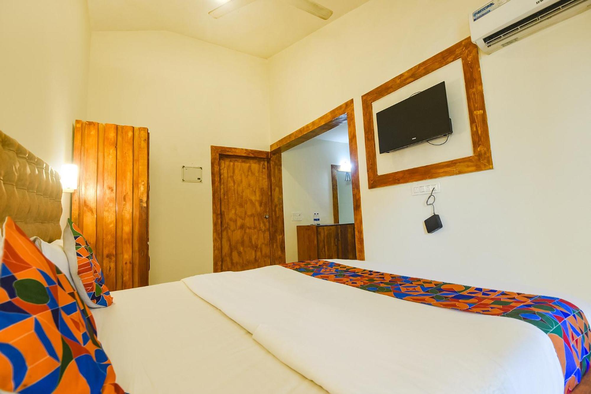 Fabhotel Grand Royal Palms - Nr
