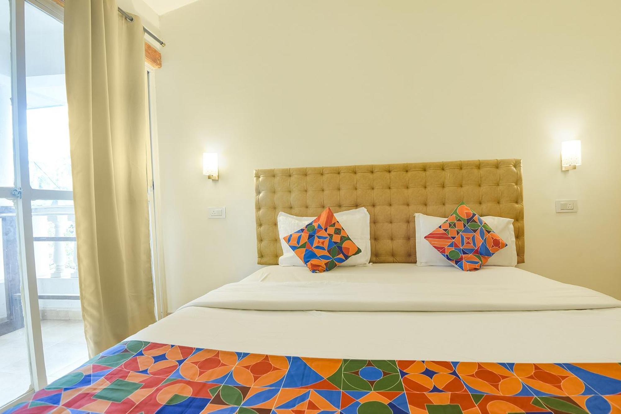 Hotel Fabhotel Grand Royal Palms - Nr 3*