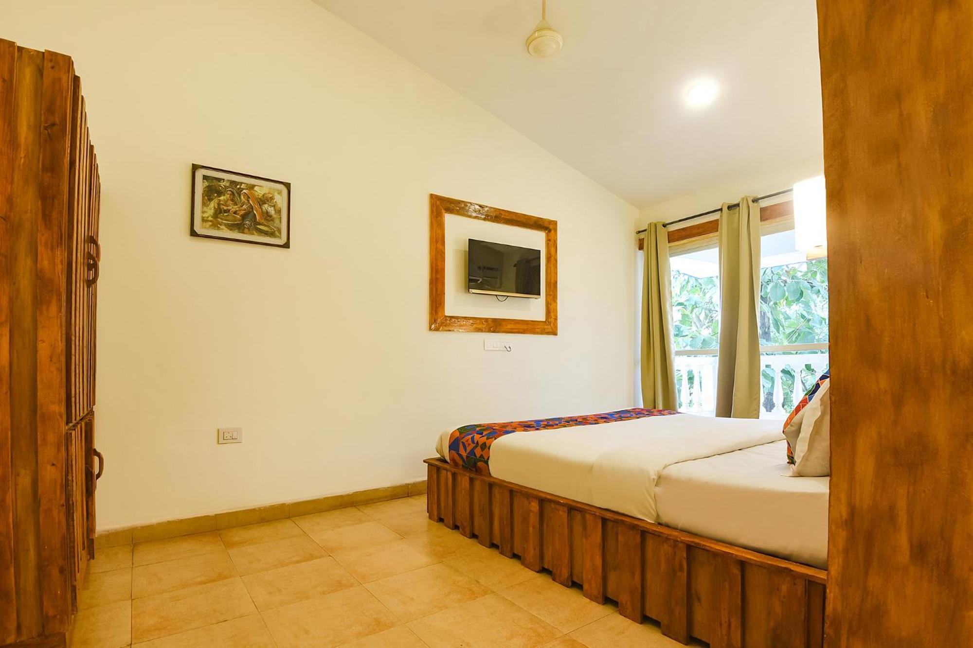 Hotel Fabhotel Grand Royal Palms - Nr