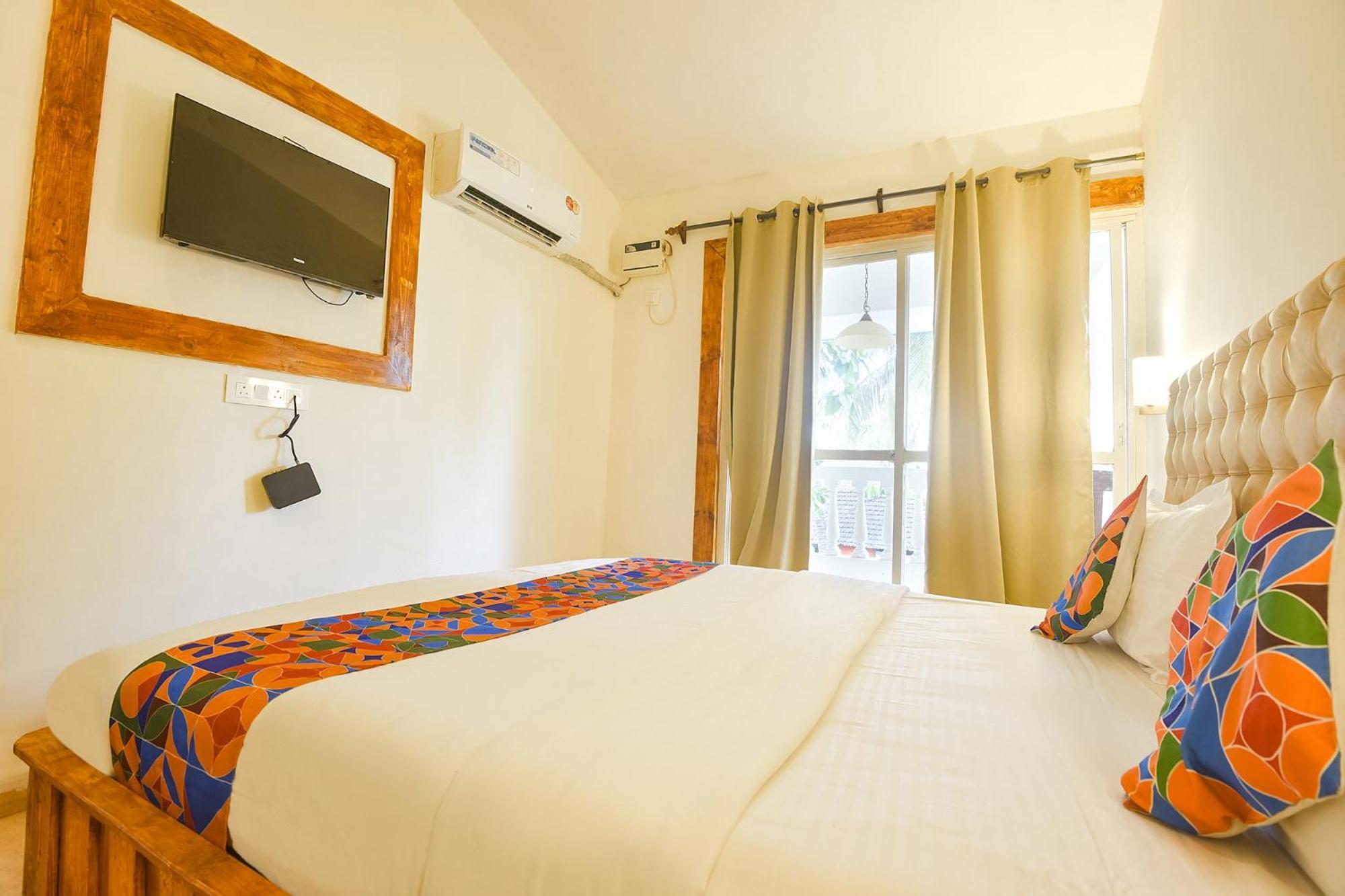 Hotel Fabhotel Grand Royal Palms - Nr 3*